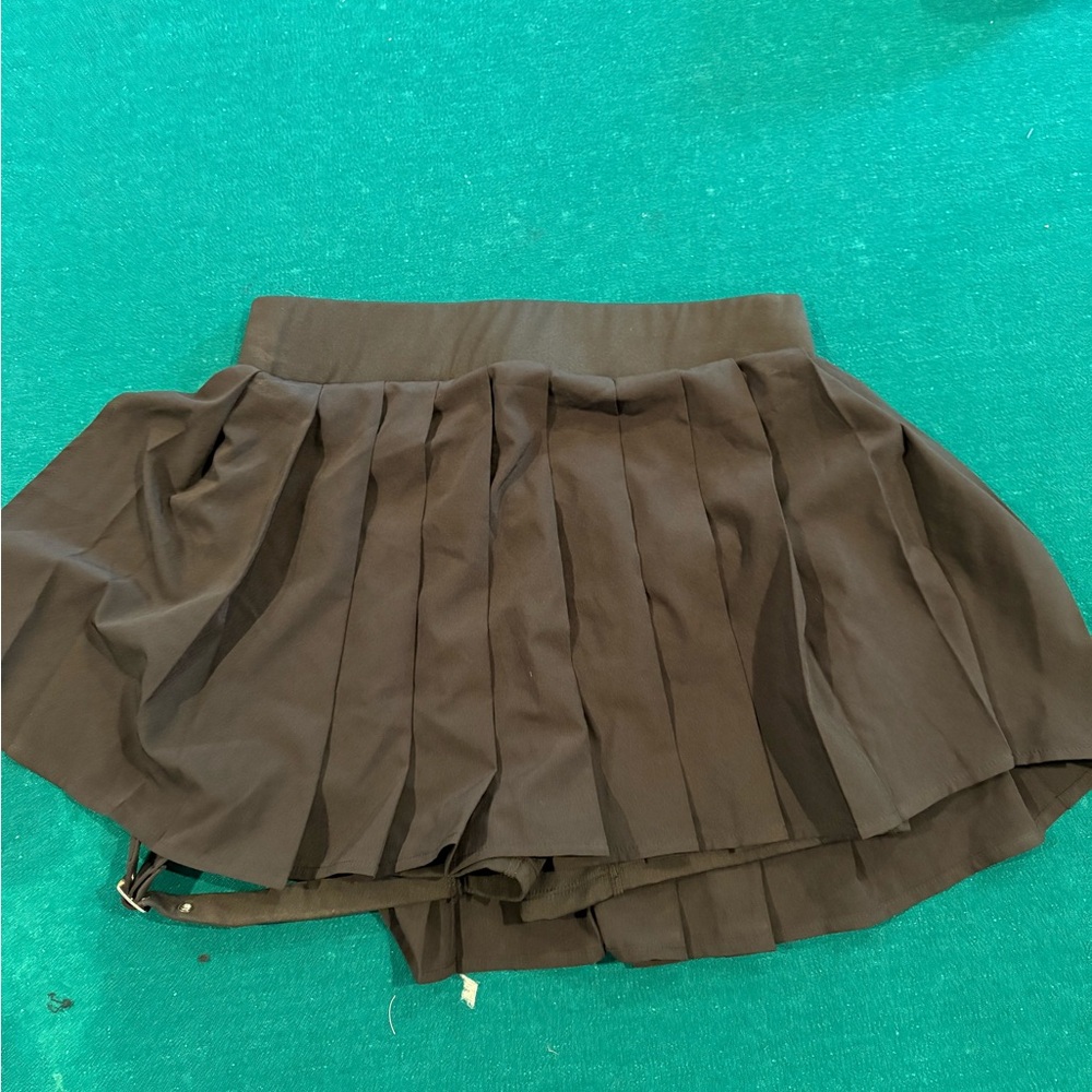 HALARA Black Pleated Mini Skirt with Buckle Strap Detail - Picture 5 of 11